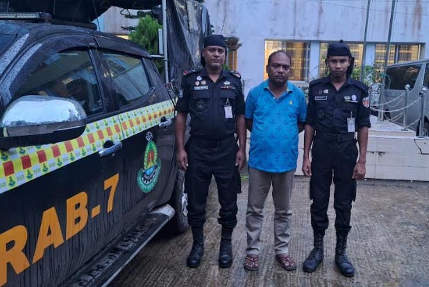 টেকনাফে দেড় কেজি আইসসহ আটক ১