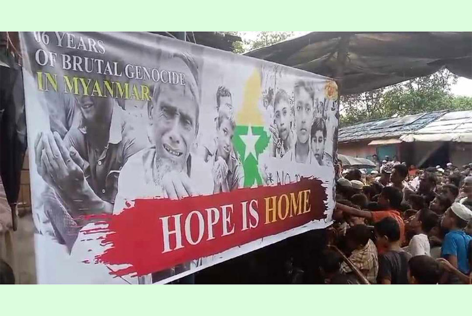 প্রত্যাবাসন চেয়ে ক্যাম্পে রোহিঙ্গাদের সমাবেশ