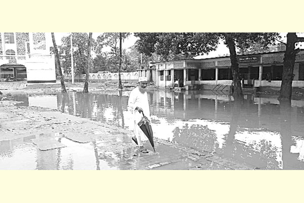 ভারী বৃষ্টিতে নিম্নাঞ্চল প্লাবিত