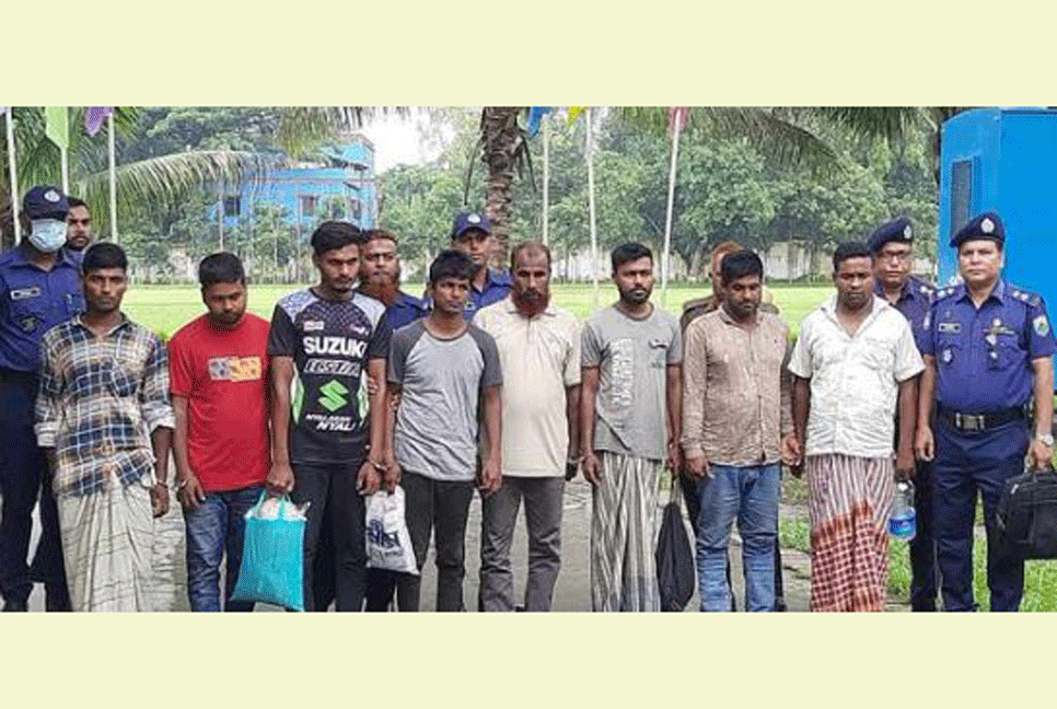 নাটোরে আন্তঃজেলা মোটরসাইকেল চোর চক্রের ৮ সদস্য গ্রেফতার