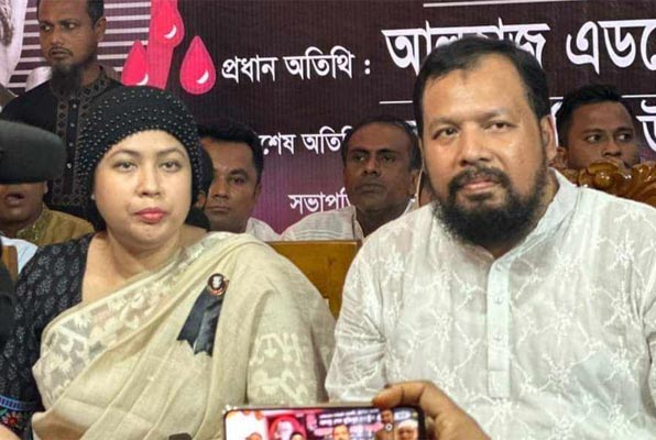 ভাইয়ের সঙ্গে এক মঞ্চে এমপি টুসী