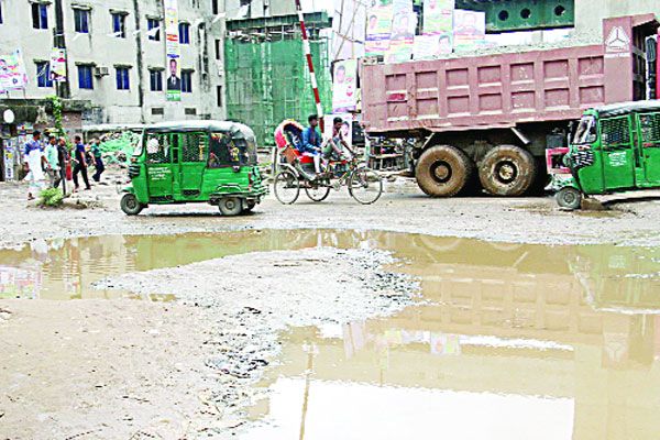 সড়কের বেহাল দশা