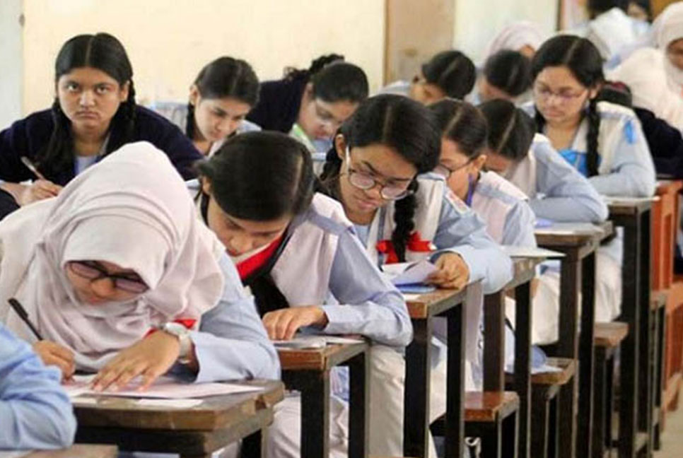 চট্টগ্রামে জলাবদ্ধতা, এক ঘণ্টা পিছিয়ে শুরু এইচএসসি পরীক্ষা