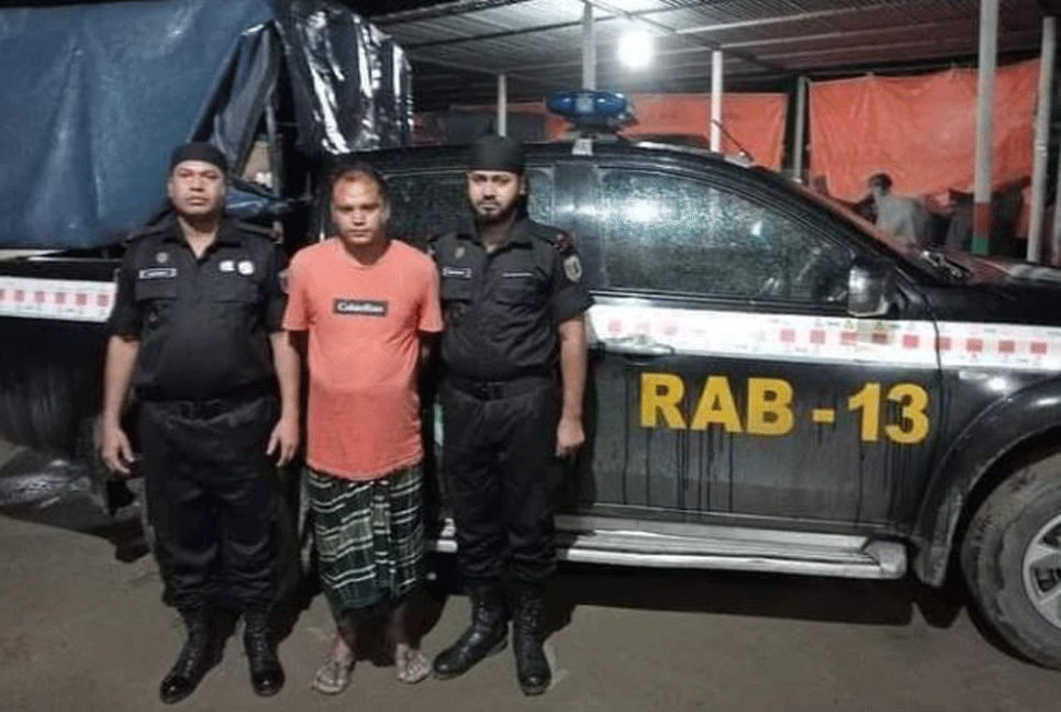 ১৬৪ বোতল বিদেশী মদসহ কারবারি গ্রেফতার