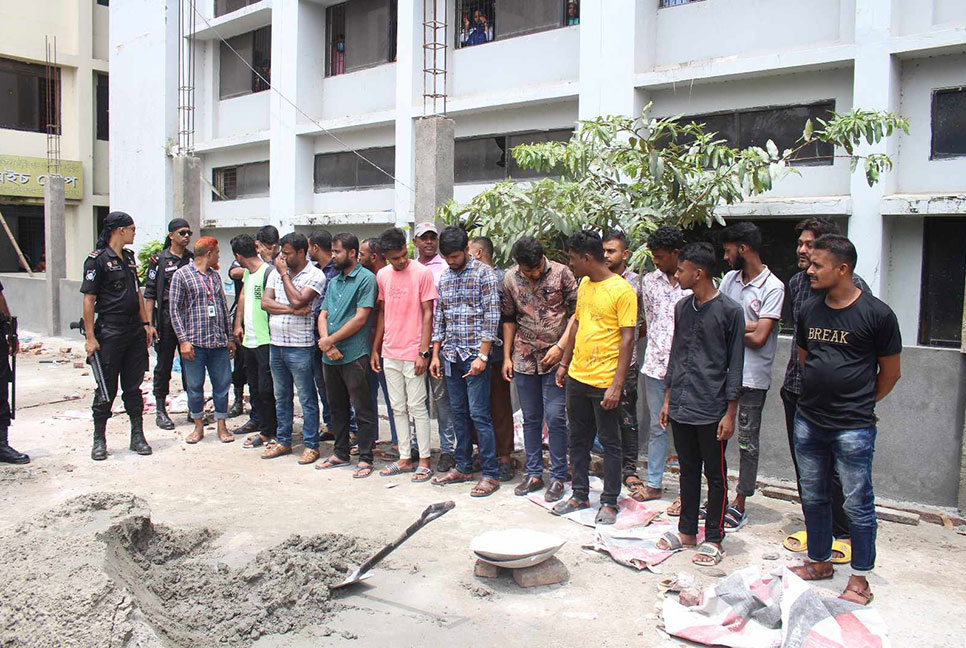 খুমেক হাসপাতালে ১১ দালালকে জেল-জরিমানা