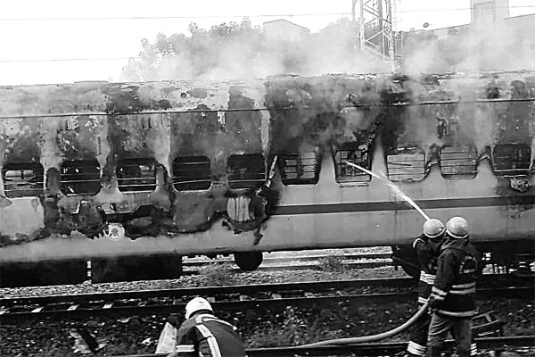 ভারতের তামিলনাড়ুতে ট্রেনে ভয়াবহ আগুন, নিহত ১০