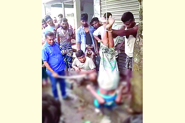 যুবককে উল্টো ঝুলিয়ে নির্যাতন ভিডিও ভাইরাল