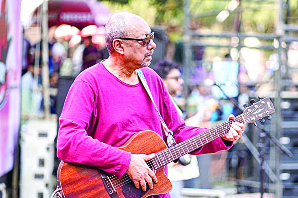 ফের ঢাকায় অঞ্জন দত্ত