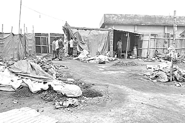 ব্যাটারি পোড়ানো কারখানায় সর্বনাশ