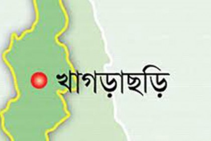 খাগড়াছড়িতে পাহাড় ধসে সড়ক যোগাযোগ বন্ধ