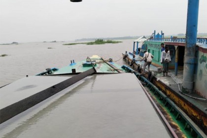 তিতাস নদী থেকে বালু উত্তোলন করায় ড্রেজার-বাল্কহেড জব্দ