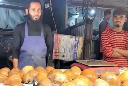 
কুয়াকাটার ফ্রাই মার্কেটে দেখা মিললো 'মেলো মেলো' প্রজাতির শামুকের