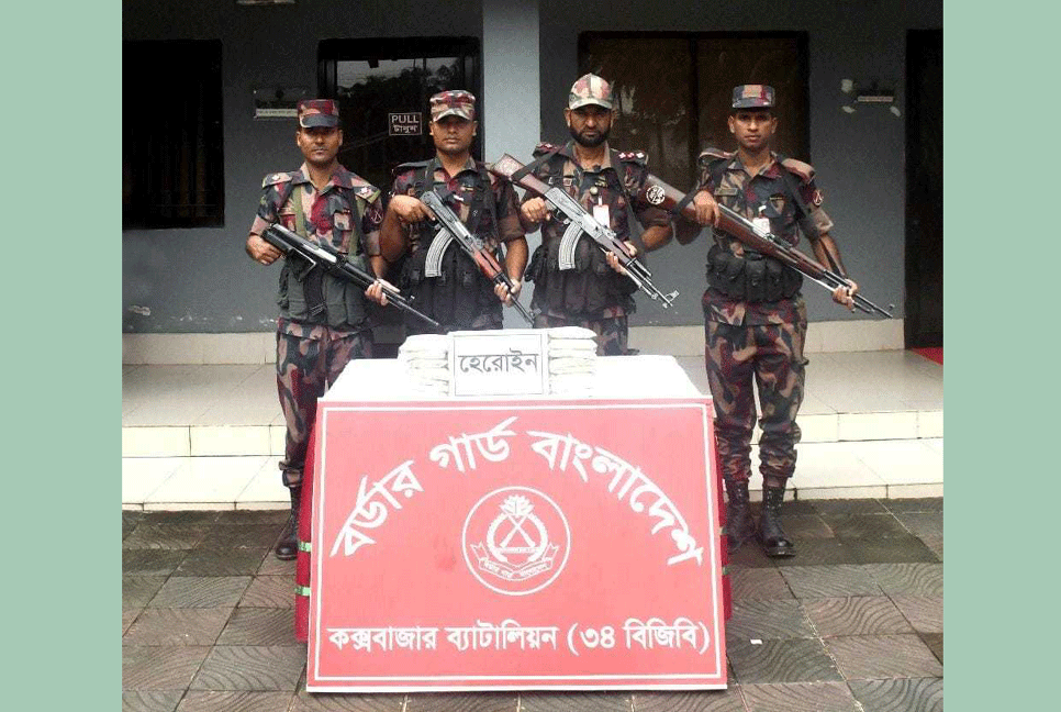 যাত্রীবাহী বাস থেকে ৩ কেজি হেরোইন জব্দ