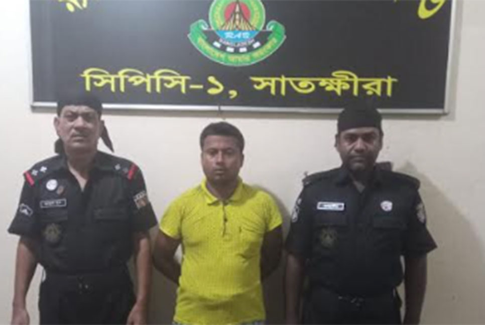 কলারোয়ায় ৬৯ বোতল ফেন্সিডিলসহ মাদক ব্যবসায়ী গ্রেফতার