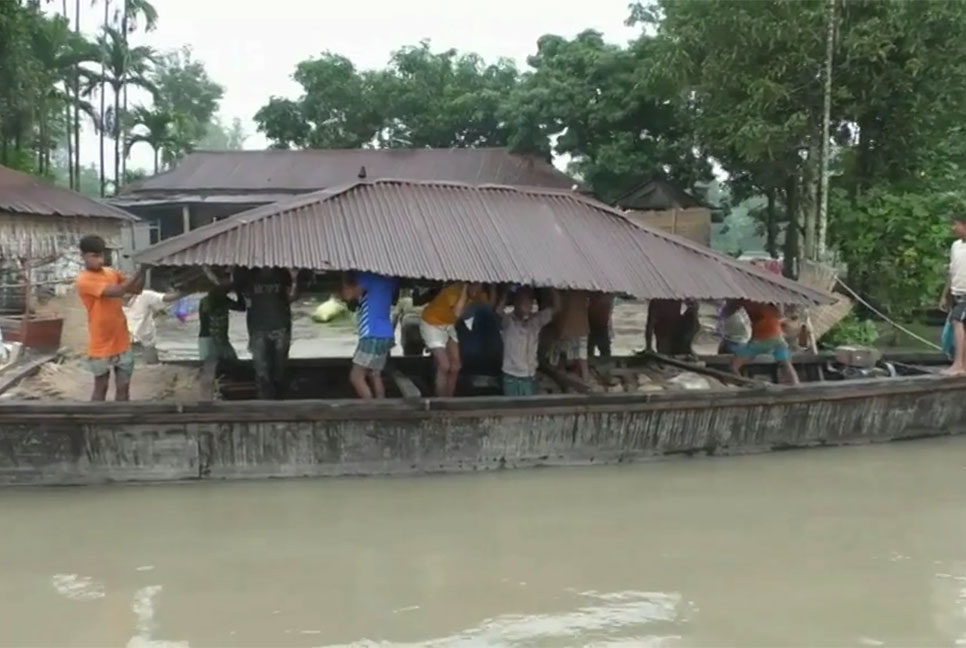 কুড়িগ্রামে নদ-নদীর পানি কমলেও কমেনি দুর্ভোগ