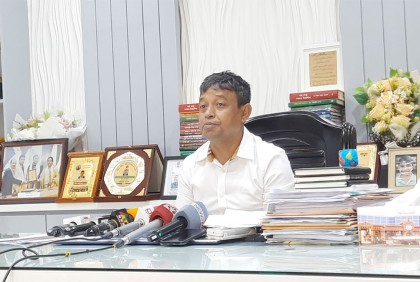 আমরা শুধু ভাতই খাওয়াই না, অস্ত্রও উদ্ধার করি : ডিবি প্রধান 

