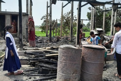 ব্রাহ্মণবাড়িয়ায় আগুনে কৃষকের ঘর পুড়ে ছাই
