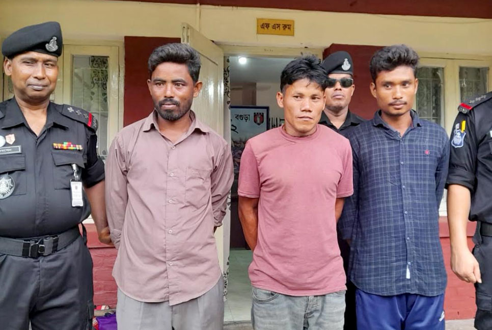 বগুড়ায় সুন্ধি কাছিমসহ
তিনজন গ্রেফতার