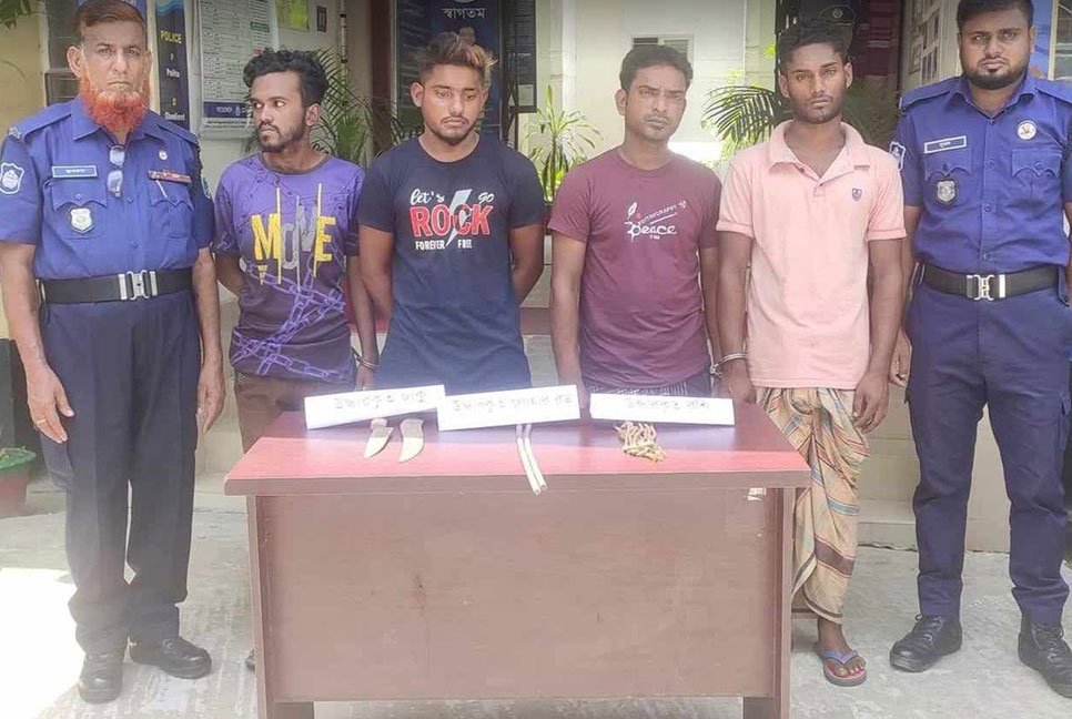 নন্দীগ্রামে ডাকাতির প্রস্তুতিকালে গ্রেফতার ৪
