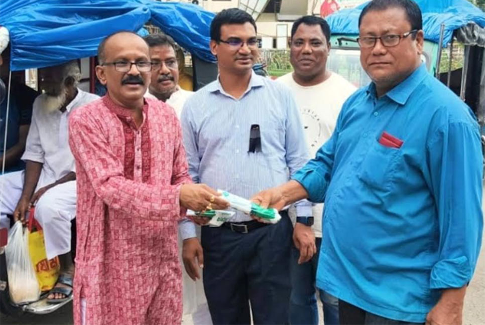 ঠাকুরগাঁওয়ে মাস্ক বিতরণ