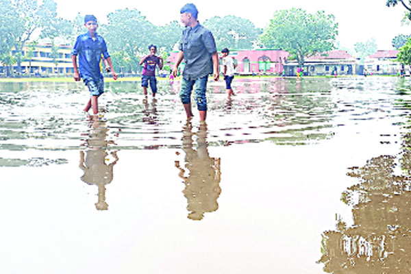 ফের ভয় দেখাচ্ছে বন্যা