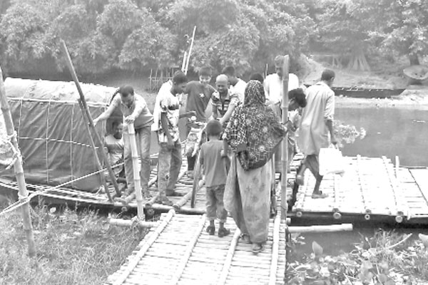 সেতুর জন্য ভোগান্তি ২১ গ্রামের মানুষের