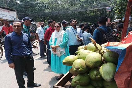 অভিযানের খবরে ডাব রেখে উধাও বিক্রেতা
