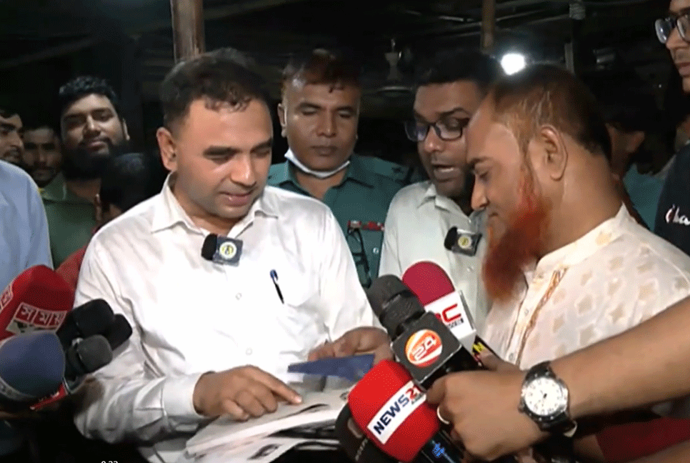 কারওয়ান বাজারে ডাবের আড়তে অভিযান, দুই প্রতিষ্ঠানকে জরিমানা