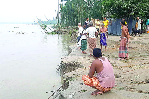 বাড়ছে বন্যার পানি