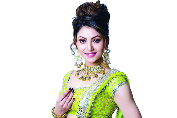 ১ মিনিটে উর্বশীর কোটি টাকা