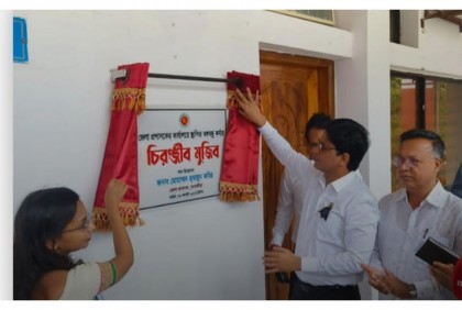 সাতক্ষীরা ডিসি অফিসে বঙ্গবন্ধু কর্নার উদ্বোধন