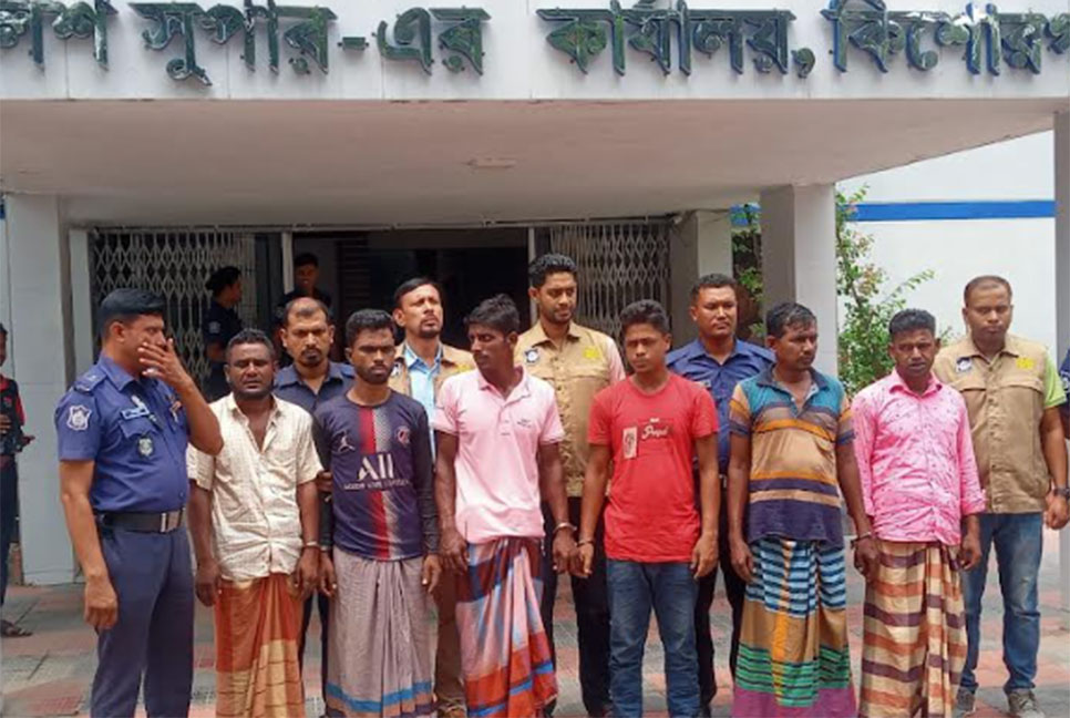 ইটনায় দেশীয় অস্ত্রসহ ছয় ডাকাত গ্রেফতার