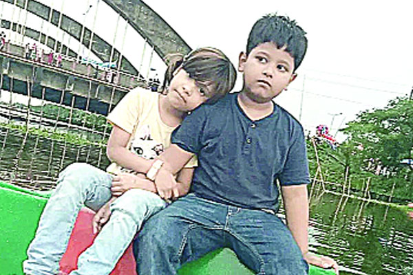 এক সপ্তাহের ব্যবধানে দুই সন্তানের মৃত্যু