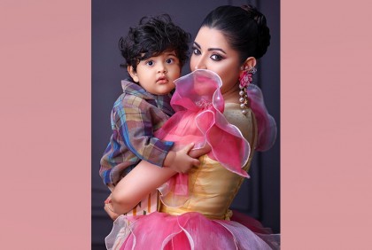 পদ্মকে ঘিরে পরীমণি
