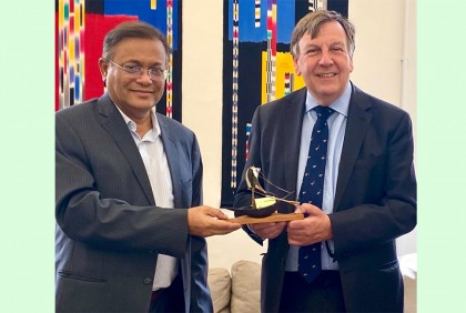 যুক্তরাজ্যের গণমাধ্যম বিষয়ক মন্ত্রী জন হুইটিংডেলের সাথে তথ্যমন্ত্রীর বৈঠক