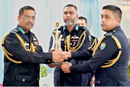 বিমান বাহিনীর ১২৩তম জুনিয়র কমান্ড ও স্টাফ কোর্সের সনদপত্র বিতরণ 

