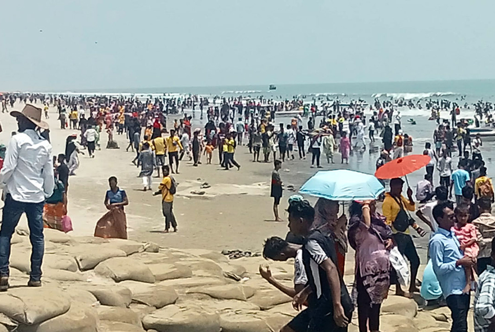 পর্যটন মুখর কুয়াকাটা
