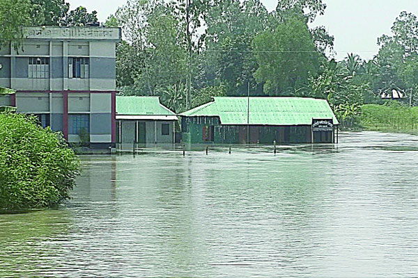 তলিয়েছে জনপদ বেড়েছে ভাঙন