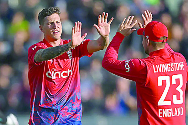 ইংল্যান্ডের সহজ জয়