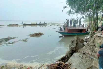 বিপৎসীমার ওপর দিয়ে প্রবাহিত হচ্ছে যমুনা নদীর পানি 