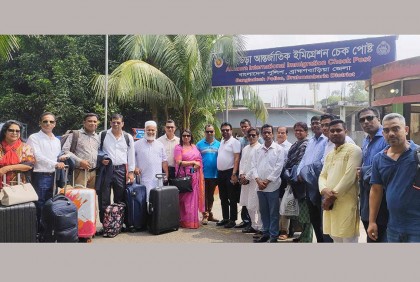 ভারতের আগরতলায় জাতীয় প্রেসক্লাবের প্রতিনিধি দল