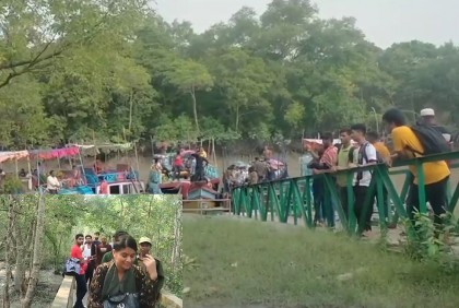 নিষেধাজ্ঞা শেষ, প্রথম দিনেই সুন্দরবনে দেড় হাজার পর্যটক