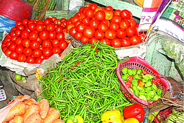 মাছ ও সবজির বাজার চড়া