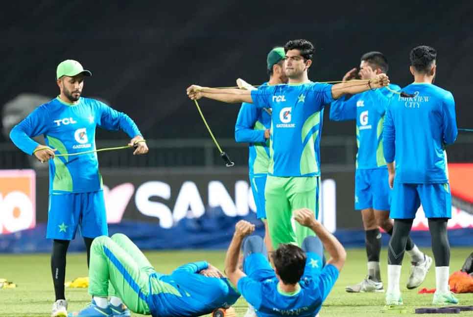 ভারতের বিপক্ষে একদিন আগেই একাদশ ঘোষণা করল পাকিস্তান