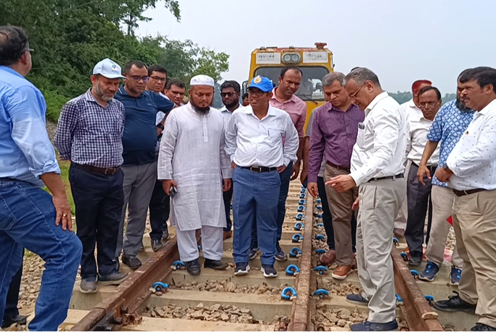 রেলওয়ে প্রতিনিধি দলের আখাউড়া-আগরতলা রেলপথ পরিদর্শন

