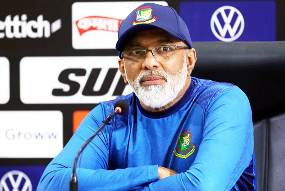 হাথুরে আবারও বললেন, ‘আমরা এই মুহূর্তে বিশ্বকাপ নিয়ে ভাবছি না’!