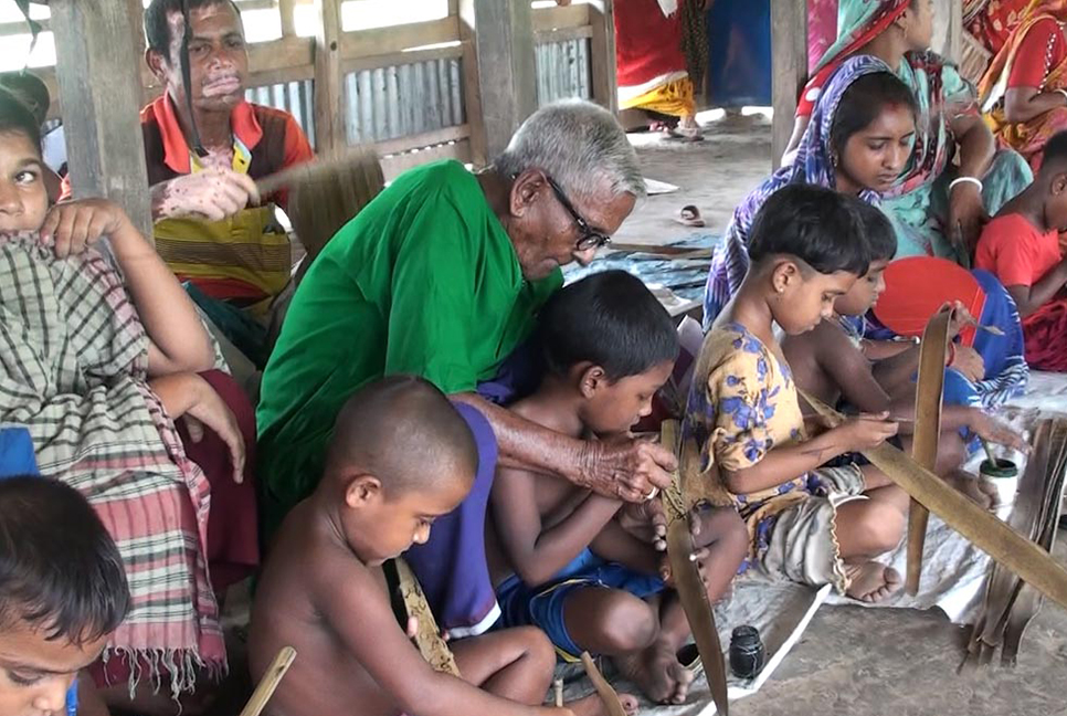এখনো তাদের হাতেখড়ি হয় তালপাতায়!