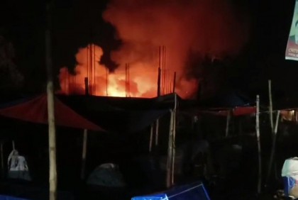 গাইবান্ধায় আগুনে পুড়ল ১০টি দোকান 