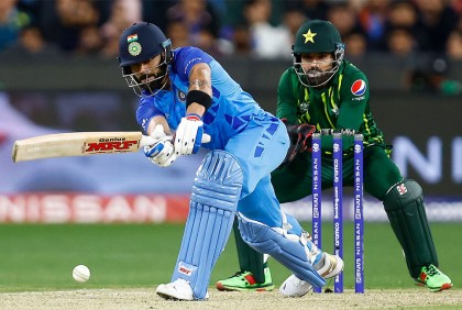 পাকিস্তানের বিপক্ষে টস জিতে ব্যাটিংয়ে ভারত