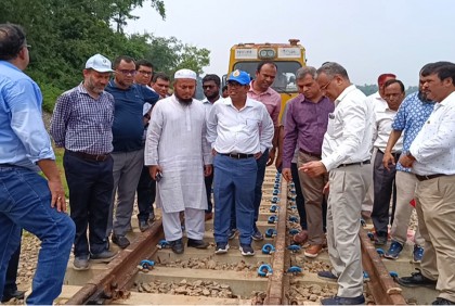 রেলওয়ে প্রতিনিধি দলের আখাউড়া-আগরতলা রেলপথ পরিদর্শন

